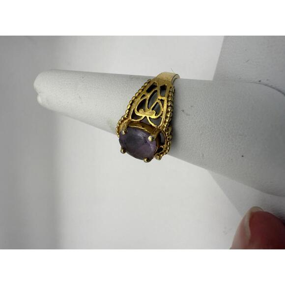 Vintage Gold-Tone Ring with Purple Gemstone Size 7.75  Lind HGE - Picture 3 of 10